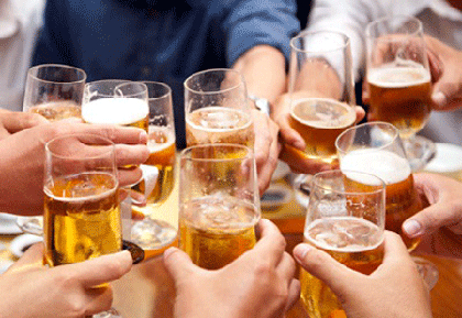 “Nhậu” nhiều, đọc ít và sự lên ngôi của văn hóa rẻ tiền